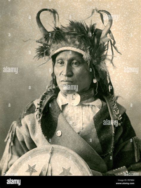 Native American Indian Chief Wetsit Assiniboine Indianer