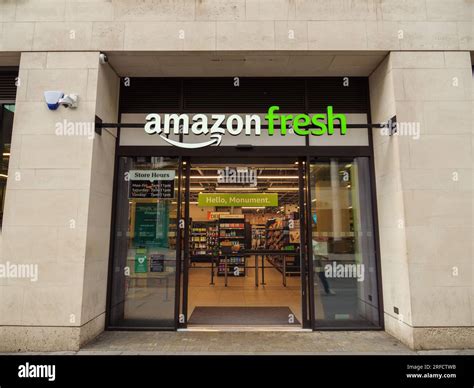 Amazon Fresh Store Hi Res Stock Photography And Images Alamy