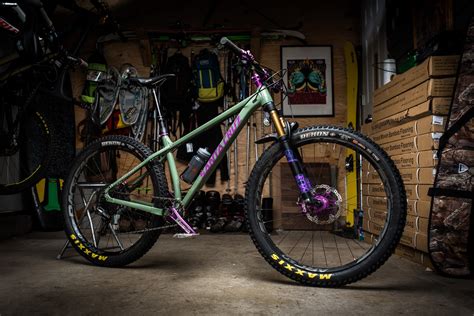 There's clearance for up to 3.0 tires (27.5+) or 2.5 (29er). 2017 Santa Cruz Chameleon