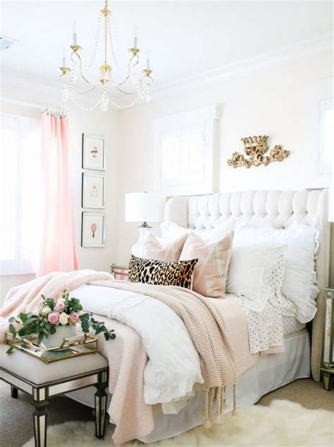 Here are 20 glamorous bedroom design ideas to refresh your bedroom in spring or at any other time. Glamorous Bedroom Design Ideas - Styles 7