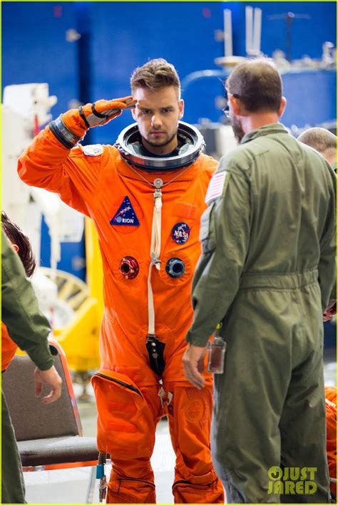 See One Direction S New Video For Drag Me Down And Go Behind The Scenes One Direction Drag Me