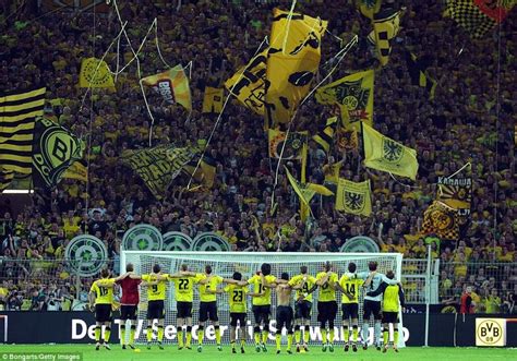 The yellow wall falls silent for the first 12 minutes and 12 seconds of a match against dusseldorf a fan leads the chants from the yellow wall. Dortmund's 'Yellow Wall' is their not-so-secret weapon on ...