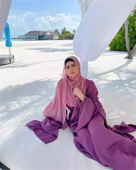 Sana Khan Enjoying Holidays With Husband Anas In Maldives Pakistan Live
