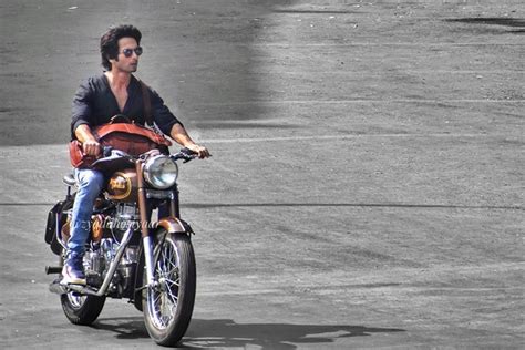 This standard type bike runner bullet is sponsored by chinese brand dayang, brings the model to they've many different products which consists of sports activities, trendy and scooter categories. Zyada Hosiyaar on Instagram: "Dr. Kabir Singh 🏍️ . In ...