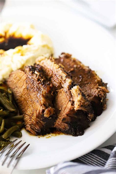 Cooking brisket in the slow cooker is much like cooking brisket in oven or stovetop. Slow-Cooker Brisket with Pepper & Garlic (VIDEO) | How To Feed a Loon