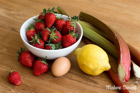 Kuchen mit rhabarber und erdbeeren. Erdbeer Rhabarber Kuchen mit Zitronen Buttermilch Boden