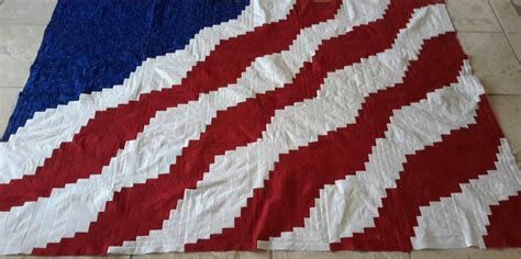 Get the free quilt pattern here. Curved Log Cabin USA Flag - Quiltingboard Forums