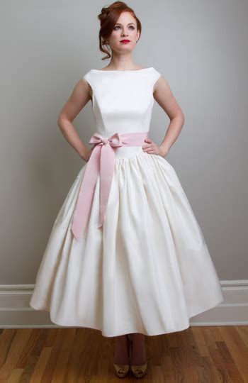 Owners of these outfits look stylish and romantic. Tea Length Wedding Dresses for your 50s Style Wedding ...