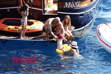 L'affascinante montalbano luca zingaretti sta per diventare papà: Luisa Ranieri e Luca Zingaretti, un mare di tenerezze con ...