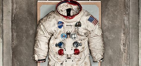 There are few historic items that can match the epic nature of neil armstrong's space suit. MPlus | 太空人阿姆斯壯回信給陰謀論者：「你幹嘛不上網去查？」