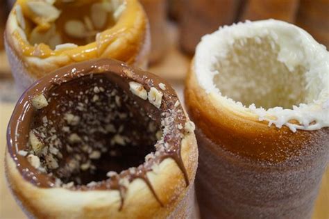 Originally a popular hungarian street snack, this chimney cake has a perfect crisp exterior and soft inside making the most delicious dessert. Chimney Cake Bakery, Cracóvia - Comentários de ...