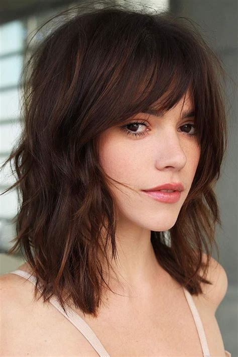 15 Stylish Shoulder Length Hairstyles And Haircuts For Women In 2021