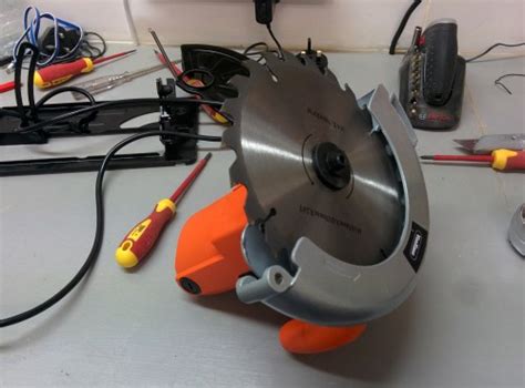 I must confess i very rarely use mine. Workshop Projects - DIY Table Saw | ArthurGuy.co.uk
