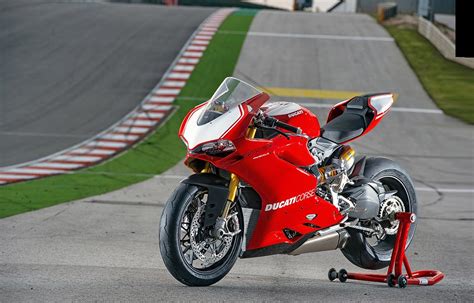 Over the years, they have built their reputation and are known for setting the benchmark in model. DUCATI 1199 PANIGALE R (2015-on) Review, Specs & Prices | MCN