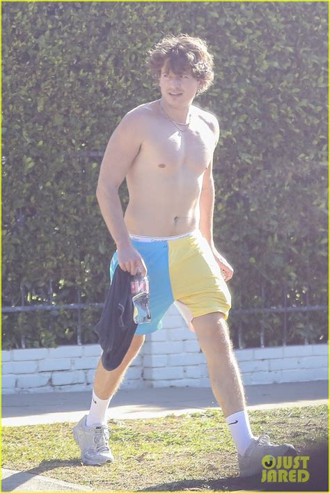 He's showing us how he makes music, and it's honestly really cool. Full Sized Photo of charlie puth shirtless after workout ...