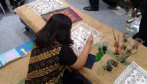 Komposisikomposisi dalam menggambar dapat dibedakan dalam dua jenis yaitu simetris dan asimetris. Paling Populer 12+ Gambar Batik Alam Benda - Richa Gambar