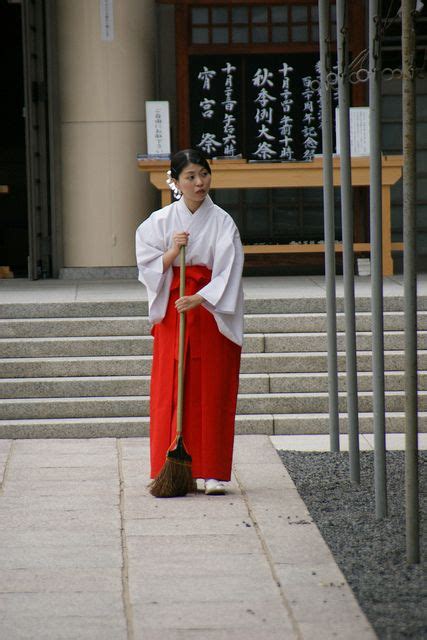 Shinto Nun Sweeping Walkway Flickr Photo Sharing Shrine Maiden Japan Outfit Priestess