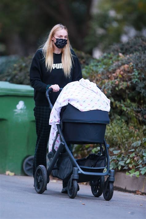 2021 lookin' real naughty from where. SOPHIE TURNER Out in Los Angeles 01/20/2021 - HawtCelebs