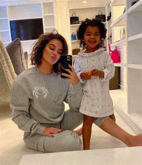 Keeping up with the kardashians star khloé kardashian reunited with her philandering babydaddy tristan thompson at the first birthday bash for their daughter true on sunday. Khloe Kardashian poses with daughter True | The Independent News