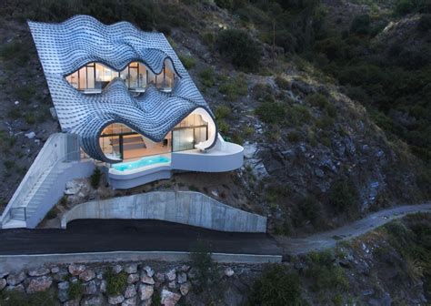 This Futuristic Cliff House Overlooking The Mediterrean Needs No Heat