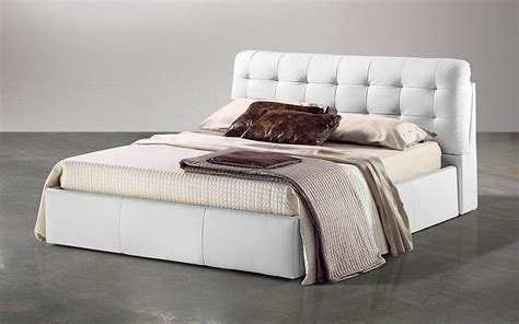 L'ideale se vivi in una casa piccola. Letto matrimoniale con contenitore. Si presenta ...
