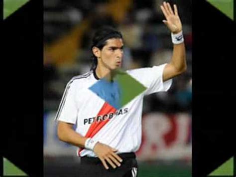 'el loco', a sus 44 años de edad, acumula en su currículum nada más y nada menos que 30 equipos después de su fichaje por el athletic club brasileño confirmado este miércoles. "El Loco" Abreu - YouTube