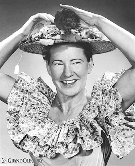 Born sarah ophelia colley in centerville tennessee, she perfected her style of rural humor in numerous appearances at nashville's grand ole opry, on radio, and on television. This Minnie Pearl Sculpture is Made With Chicken Wire ...