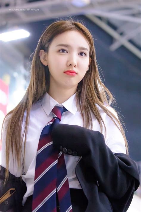 Nayeon Bias Wrecker Momo Kpop Girl Groups Korean Girl Groups Kpop