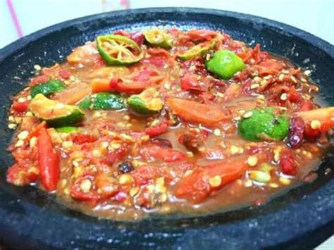 Nah, salah satu sajian ayam yang saat ini sedang populer yaitu ayam. Sambal Mentah Pedas | Resep Masakan Ibu Praktis