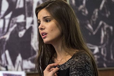 Assessoria de Camila Queiroz se pronuncia após atriz deixar o elenco de Verdades Secretas