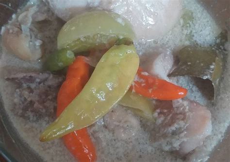 Ketika disantap, garang asem ayam bercita rasa asam dari belimbing wuluh dan tomat, pedas dari cabe rawit, gurih dari ayam dan santan, serta wangi dari daun salam dan daun pisang. Resep Garang Asem Ayam khas Solo (tanpa daun pisang) oleh Tudung Saji Agan - Cookpad