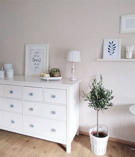 Bilder kommode schlafzimmer ikea kommoden weiss malm mit. Graue Sternmöbelknöpfe auf der IKEA Hemnes Kommode ...