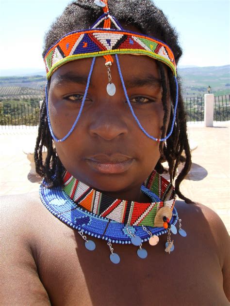 fotos gratis gente mujer chico decoración retrato joyería tribu divertido gafas