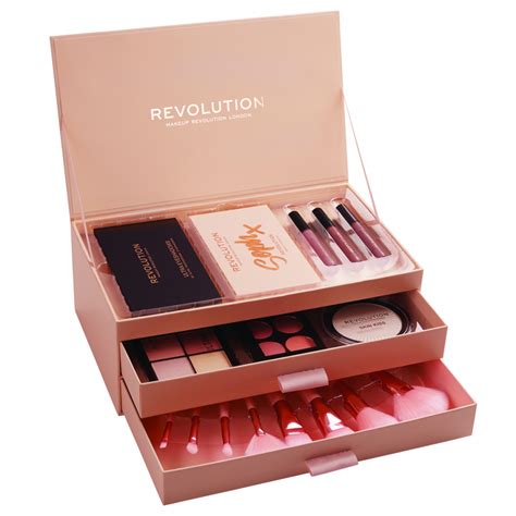 Explore exclusive, affordable makeup of the highest quality. Revolution Makeup-Set - Sophy Soph's Favourites - PINK PANDA