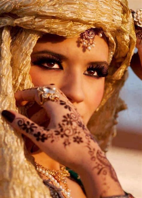 Pin By Monika Kubíková On People And Beauty Arab Beauty Beauty