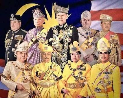 Tanggal 16 september 2011 yang lalu, saya berangkat ke pekanbaru indonesia untuk mengunjungi keluarga dan sebelum saya berangkat ke lcct , saya transit di kl sentral dan saya lihat ada pameran mengenai sejarah malaysia dan karena tertarik saya singgah ke tempat tersebut. Malaysians Must Know the TRUTH: Wasiat Raja Melayu Yang ...