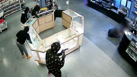 Eps Releases Video Of Another Edmonton Pawn Shop Robbery Ctv News