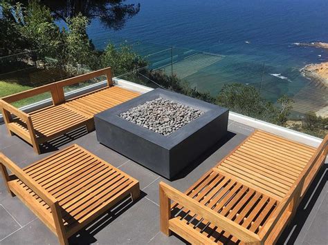 Sedona square gas fire table features: Aura Square Fire Table