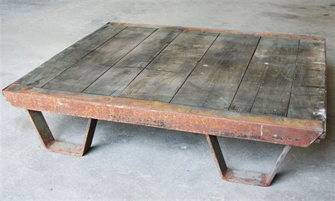 Coffee tables and side tables play a huge part in everyday living and its because of this that we have invested so much time into our coffee table designs. Vintage Industrial Coffee Table Pallet // Industrial ...