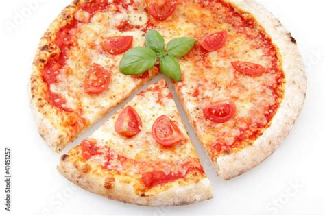 Fetta Di Pizza Margherita Su Sfondo Bianco Foto Stock Adobe Stock