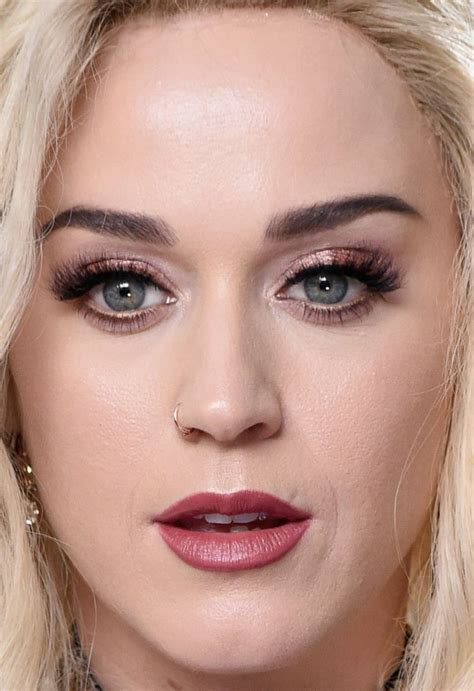 Close Up Of Katy Perry At The 2017 Grammy Awards Katy Perry Makeup