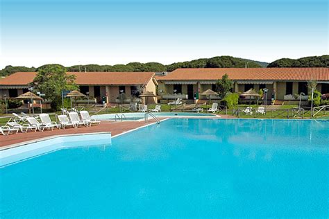Proponiamo in zona salciaina, molto vicino al mare, civile abitazione al piano seminterrato con 50 mq di appartamento e 50 mq di garage importantissimo d'estate. Miglior prezzo Villaggio Mare Si - Follonica - Toscana