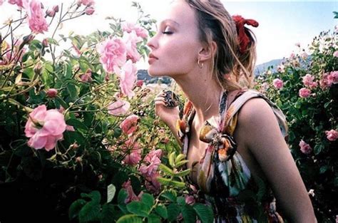 Lily Rose Depp Sexy En Décolleté Sur Instagram Photos Closer