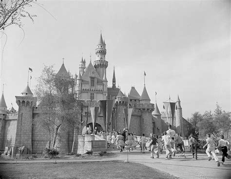 Vintage Disneyland Heres What Opening Day Looked Like In 1955 Nbc10