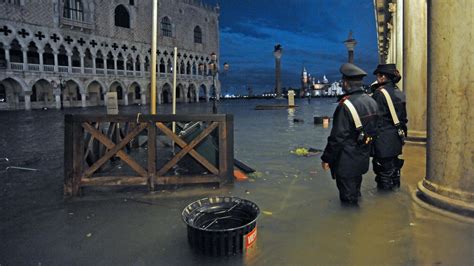 The Flooding Of Venice What Tourists Need To Know The New York Times