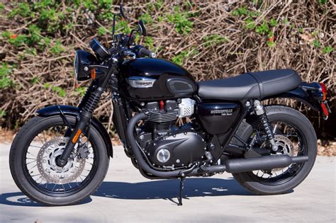 1966 triumph trophy 650 tr6sc. Triumph Bonneville T100 2017 : polyvalence rétro | Motos ...
