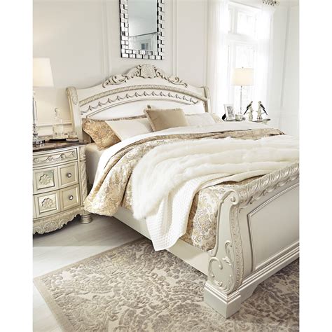 Signature Design By Ashley Cassimore Traditional Queen Sleigh Bed In
