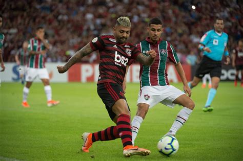 Antes de seu próximo compromisso com o santos, neste domingo (13/12), no estádio maracanã, pelo campeonato brasileiro o clima foi de muito trabalho no ninho do urubu. Como assistir Flamengo e Fluminense ao vivo e online no ...