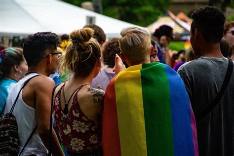 Solidariedade Dia Do Orgulho Gay Uma Data Para Celebrar E Refletir