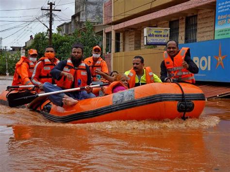 India Rescuers Hunt For Survivors As Flood Landslide Toll Rise India Gulf News